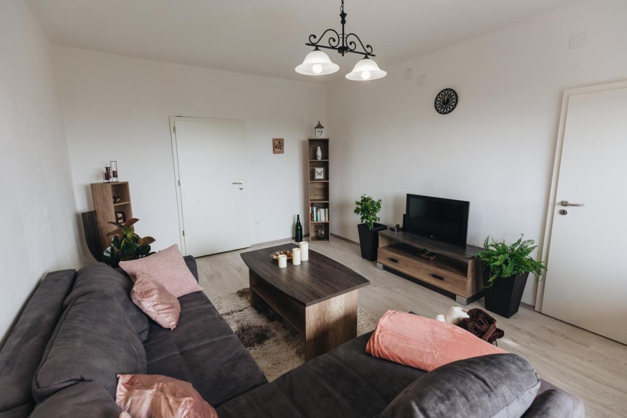 Magas-Lak Apartman Eger Zewnętrze zdjęcie